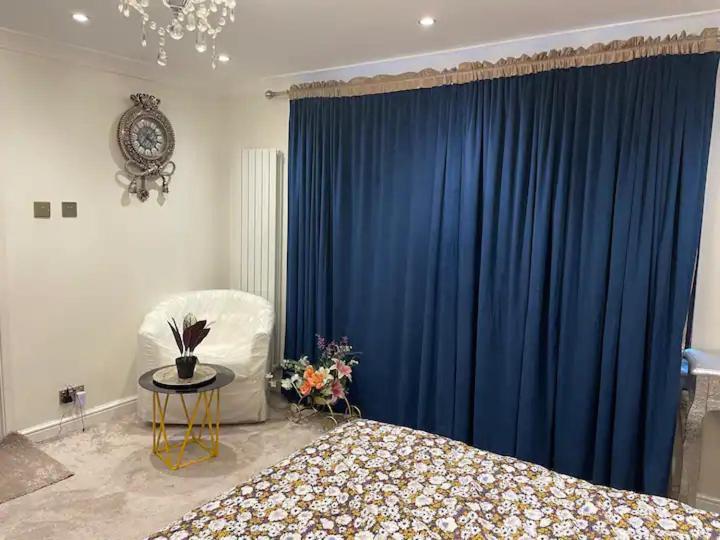 Beautiful Place To Live Near Heathrow Windsor Legoland & Free Parking Onsite Burnham  Εξωτερικό φωτογραφία